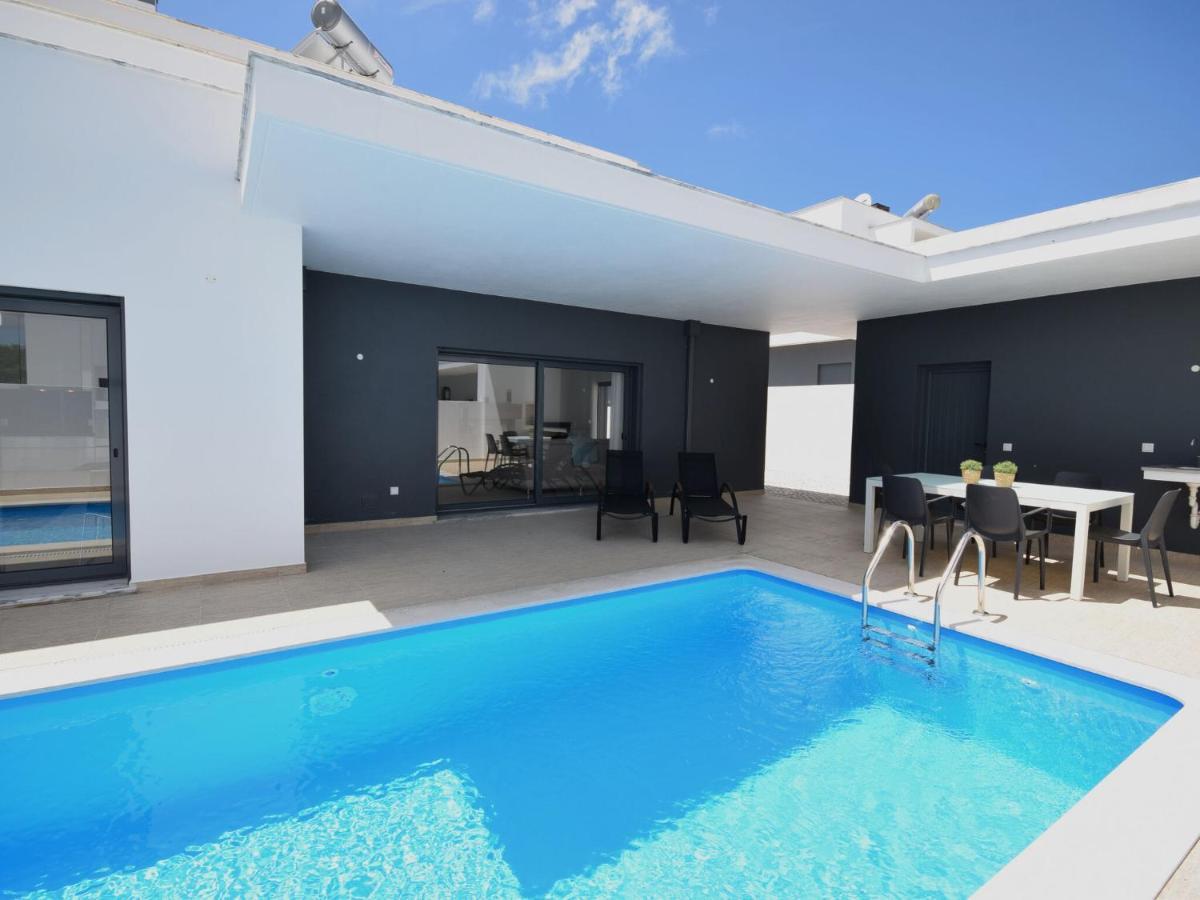 Modern Villa With Private Pool Near The Beautiful Beach Of Foz De Arelho Nadadouro エクステリア 写真
