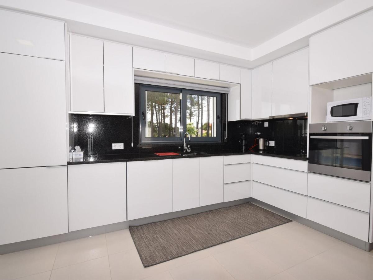 Modern Villa With Private Pool Near The Beautiful Beach Of Foz De Arelho Nadadouro エクステリア 写真