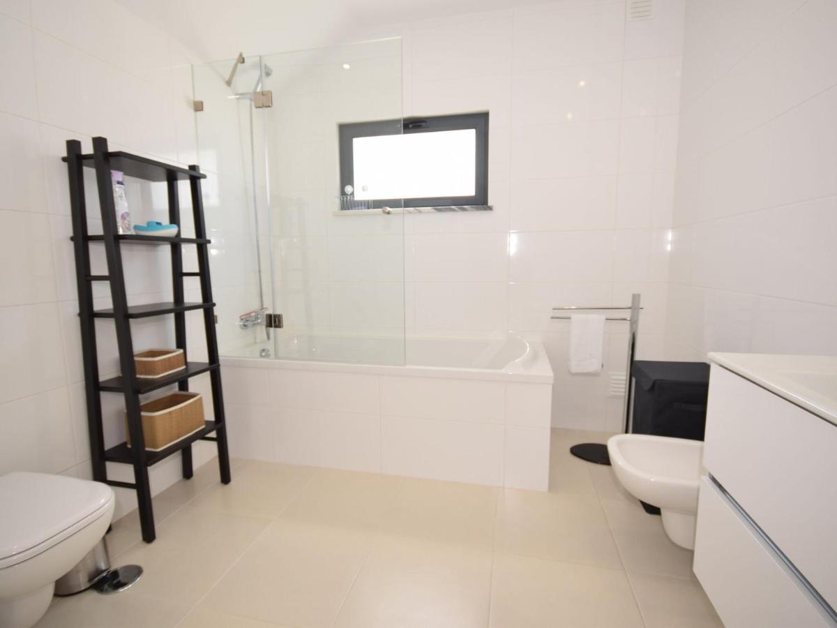 Modern Villa With Private Pool Near The Beautiful Beach Of Foz De Arelho Nadadouro エクステリア 写真